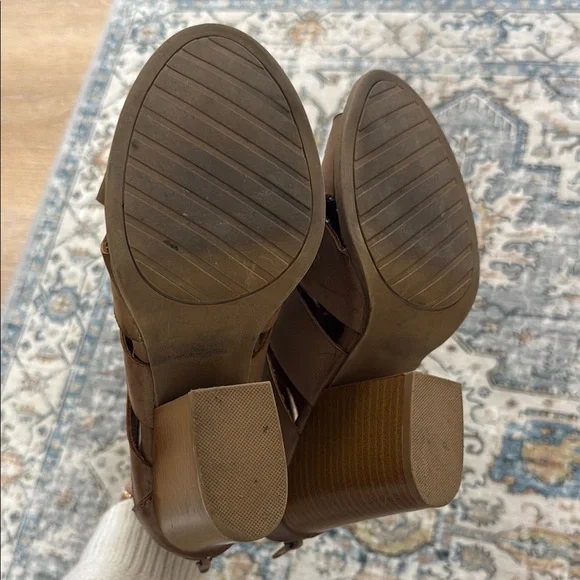 🌸Women's Tan Heeled Sandals - Picture 3 of 5